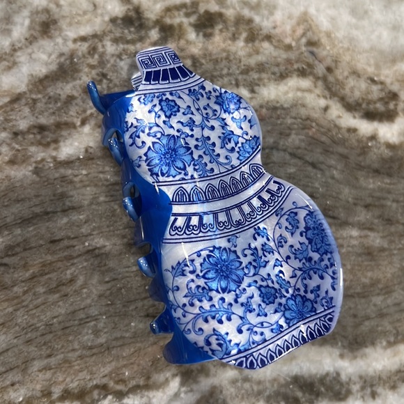 Andrea By Sadek Other - Blue & White Chinoiserie Ginger Jar Hair Clip